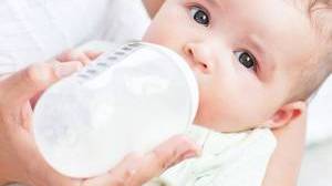 Latte artificiale: quando il latte materno manca