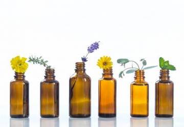 Cos'è l'aromaterapia: come funziona e benefici